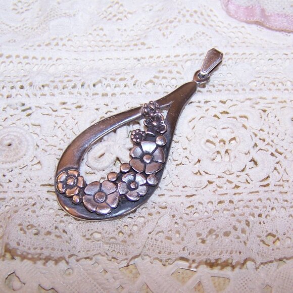 Vintage Sterling Silver Teardrop Pendant with Florals - Picture 6 of 9